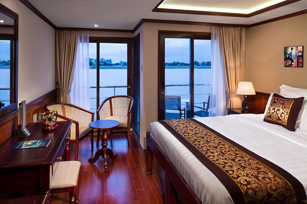 Luxury Asian Cruise Room