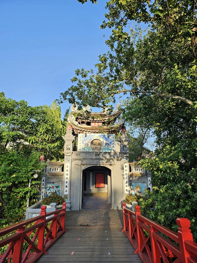 Ngoc Son Temple